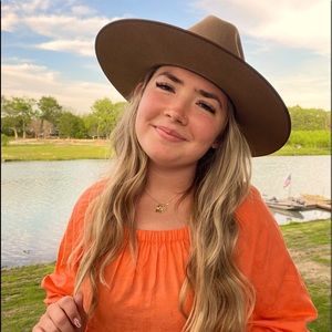 Meet your Posher, Hannah